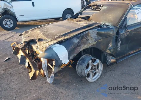 1998 Ford Mustang z USA, uszkodzony, nr VIN 1FAFP444XWF182599